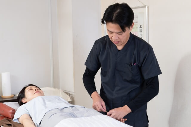 院長による鍼灸施術