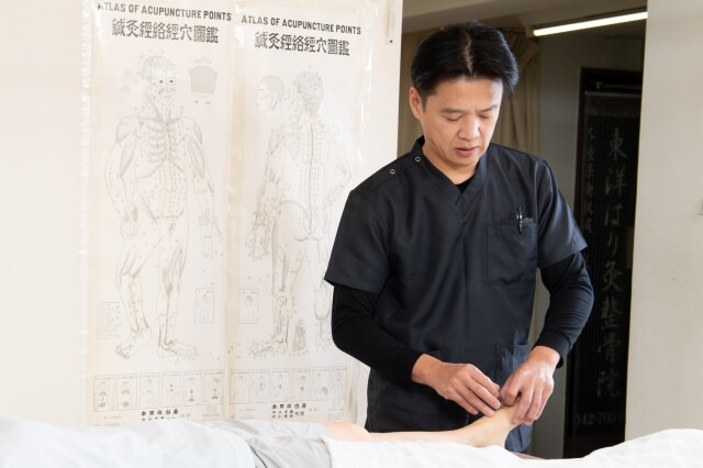 院長の鍼灸施術