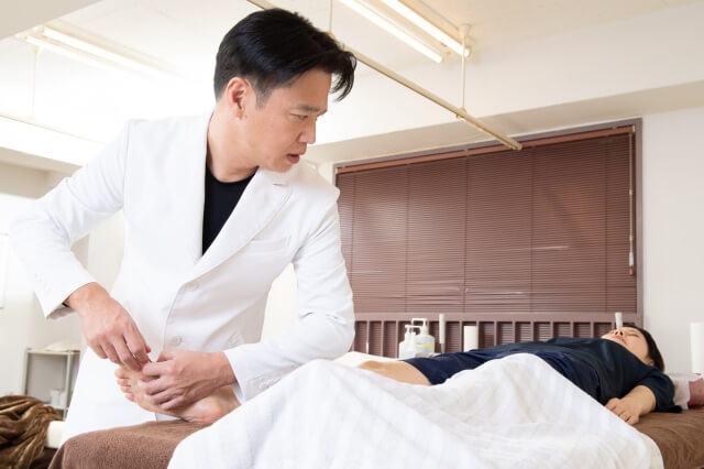 院長の鍼灸施術