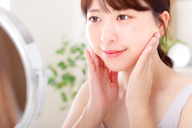 女性の顔