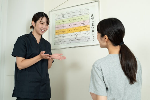 女性鍼灸師の説明