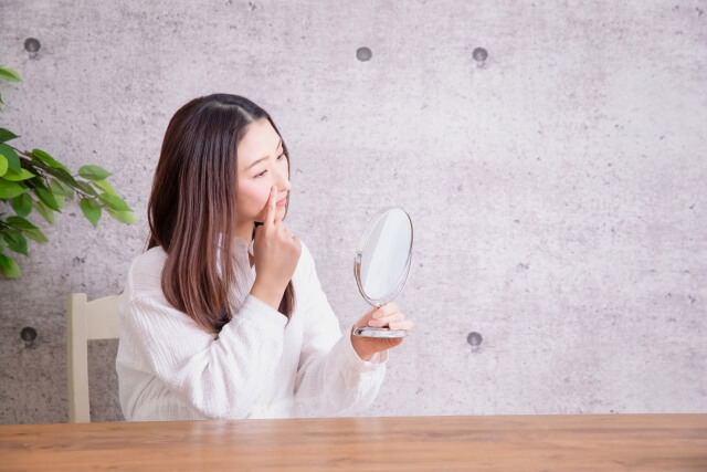 副鼻腔炎の女性